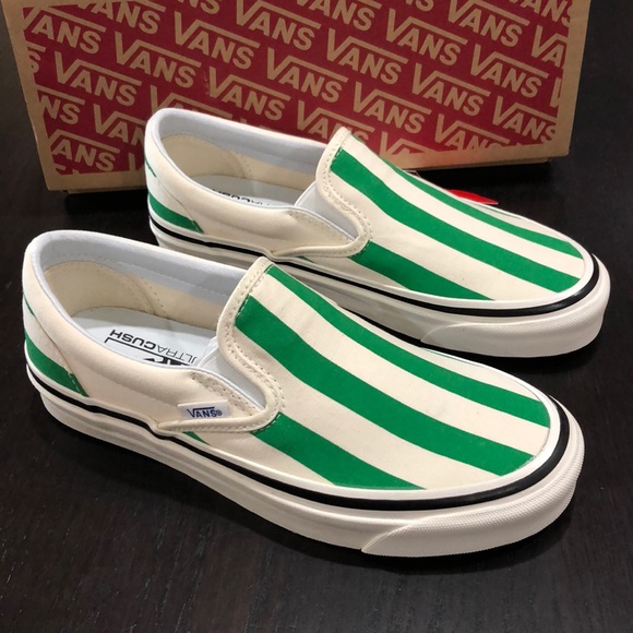 vans classic slip on size 9